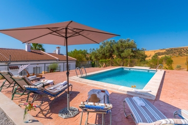 Vakantiehuis met zwembad en barbecue in Antequera
