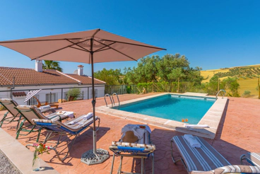 Villa avec piscine et barbecue à Antequera