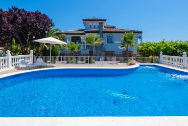 Vakantiehuis met zwembad en barbecue in Alcalá La Real voor 10 personen