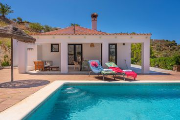 Maison de vacances avec barbecue et piscine à Sayalonga pour 11 personnes