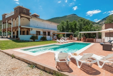 Maison de vacances avec Wifi et piscine à Martos
