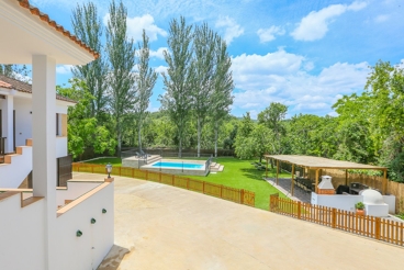 Maison de vacances avec piscine et barbecue à Castaño del Robledo