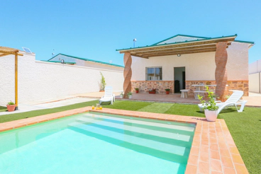 Maison de vacances avec Wifi et jardin à Lantejuela