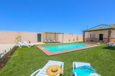 Casa Rural con piscina y jardín en Lantejuela