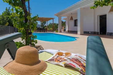 Ferienhaus mit Grill und Swimming Pool in Arenas