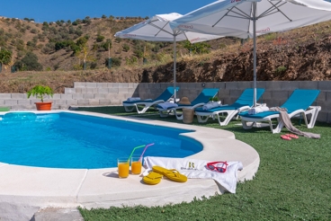 Ferienhaus mit Pool und Grill in Sedella