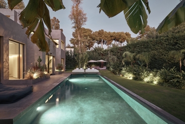Villa de lujo con jardín y piscina en Marbella