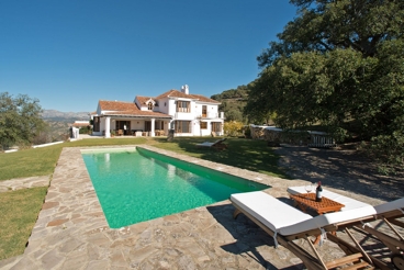 Maison de vacances avec piscine et vue sur les montagnes à Gaucín