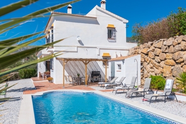 Vakantiehuis met zwembad en barbecue in Alcaucín