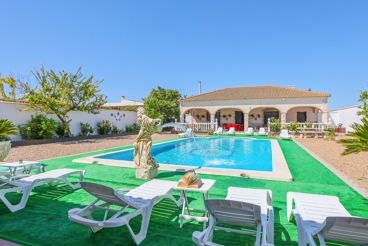 Maison de vacances avec piscine et barbecue à La Lantejuela