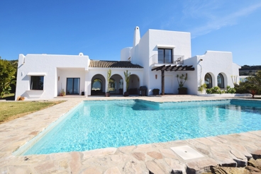 Casa de vacaciones con jardín y piscina en Zahara de los Atunes.