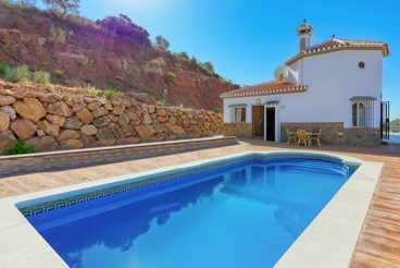 Ferienhaus mit Wlan und Kamin in Almogía