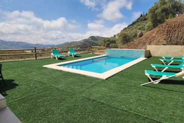 Ferienhaus mit Grill und Pool in Canillas de Albaida für 6 Personen