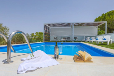 Casa Rural con chimenea y piscina en La Puebla de Cazalla