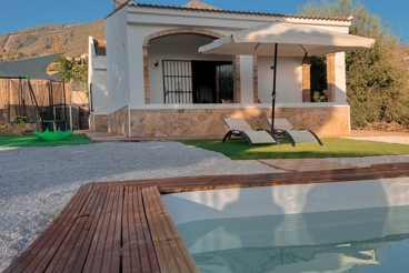 Casa rural con piscina y barbacoa en Alcaucín