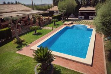 Ferienhaus mit Pool und Garten in Villamartin für 4 Personen