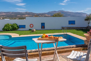 Casa Rural con barbacoa y piscina en Ronda