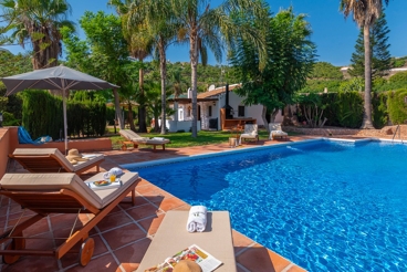 Holiday home for 6 people with pool and barbecue in Frigiliana.