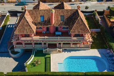 Ferienhaus mit Schwimmbad und Grill in Alharuín de la Torre