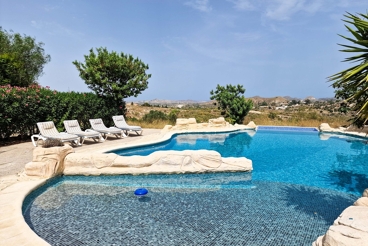 Vakantiehuis met zwembad, barbecue en uitzicht in Turre