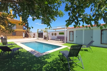 Maison de vacances avec piscine et barbecue à Cogollos de Guadix