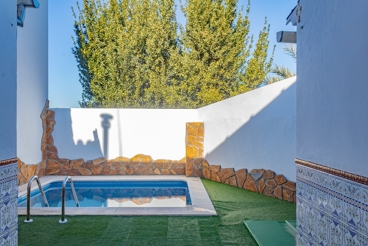 Ferienhaus mit Grill und Pool in Cuevas Bajas für 10 Personen