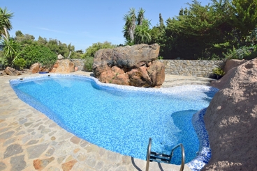 Holiday home with spectacular private pool overlooking the Camarinal Lighthouse