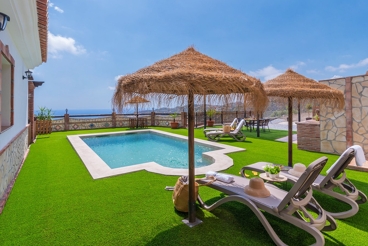 Maison confortable avec piscine privée et vue sur la mer