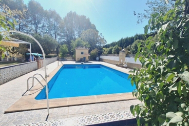 Casa Rural con piscina y jardín en Baeza