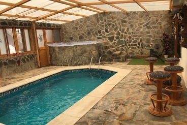 Casa de vacaciones con jacuzzi y piscina en Sayalonga para 6 personas