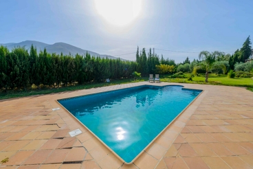 Villa au charme rustique avec piscine à Orgiva