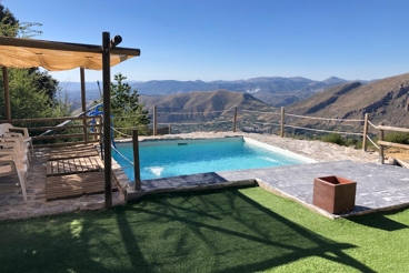 Casa de vacaciones con piscina y vistas en Güéjar Sierra para 12 personas