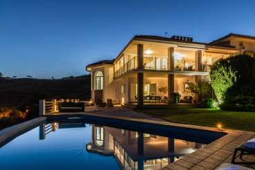 Casa de vacaciones con vistas al mar, piscina y jardín en Salobreña