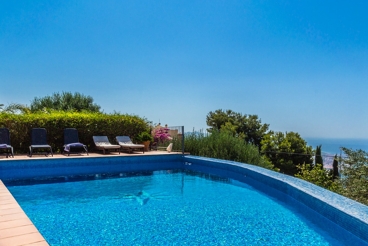Casa de vacaciones con vistas al mar, piscina y jardín en Salobreña