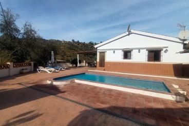 Maison de vacances avec barbecue et piscine à Cómpeta pour 5 personnes