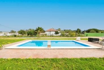 Holiday Home near the beach with fireplace and garden in Chiclana de la Frontera