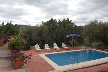 Casa de vacaciones con piscina y barbacoa en Periana para 6 personas