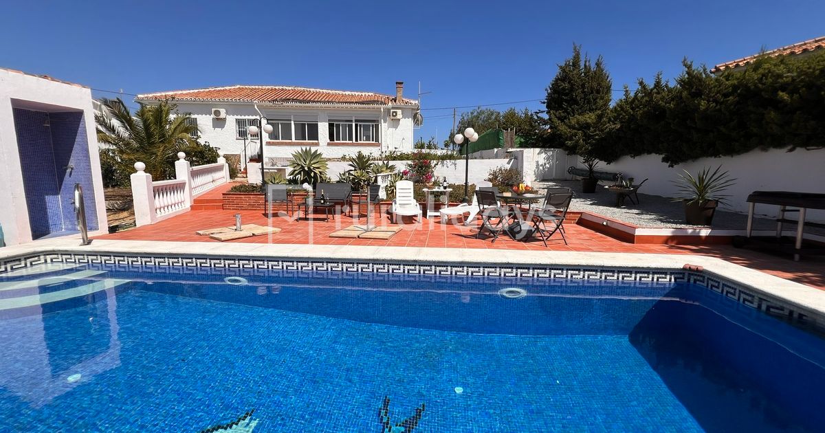 Villa Chalet con piscina Torrox by Ruralidays