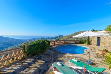 Extraordinary villa with spectacular sea views