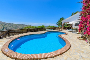Típica casa de vacaciones andaluza con impresionantes paisajes
