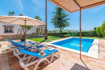 Fabulous villa with garden,pool,barbecue. Ideal for relax