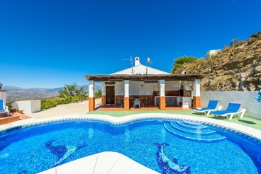 Rustic house in the heart of Malaga mountains