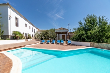 Impressive holiday villa for big groups near Antequera