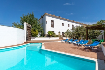 Impressive holiday villa for big groups near Antequera