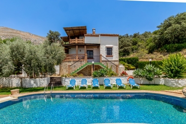 Excellent villa with a private pool in the Natural Park