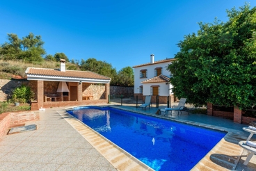 Nice villa with pool in the mountains - suitable for groups