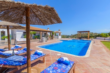 Fabulous villa with spectacular pool and large garden