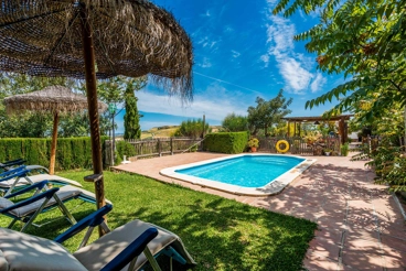 Andalusische Villa mit umwerfender Aussicht auf die Berge