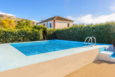 Zweistöckiges Ferienhaus in Cuevas del Becerro - ideal für Gruppen