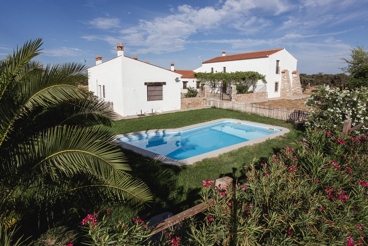 Spacious 14-people country house with fenced pool in northern Andalucia